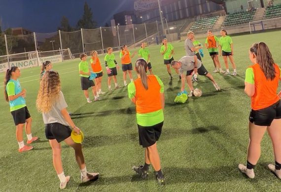 NEIX EL PRIMER EQUIP FEMENÍ DE LA UE CORNELLÀ